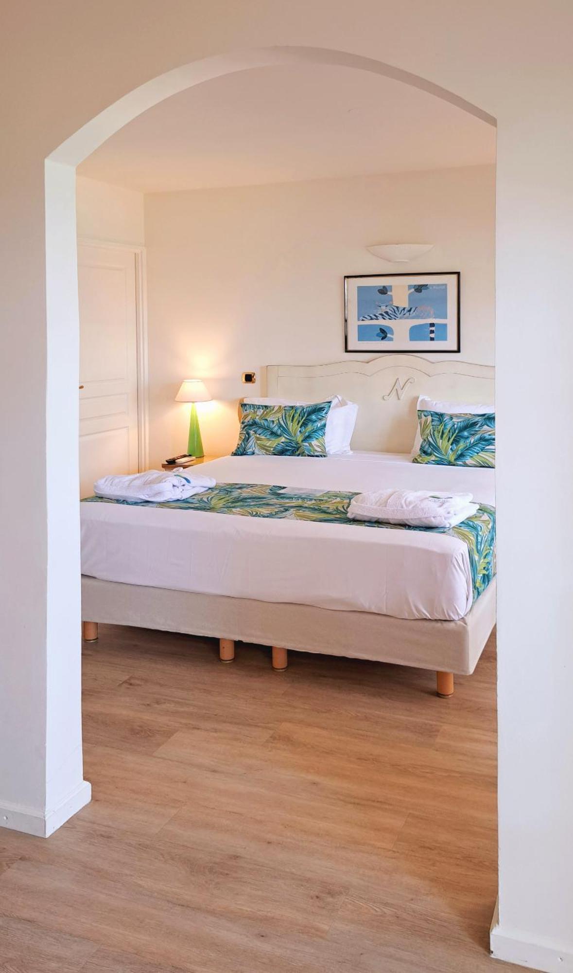 Le Nautile Beachfront Saint-Gilles-les-Bains Exterior foto